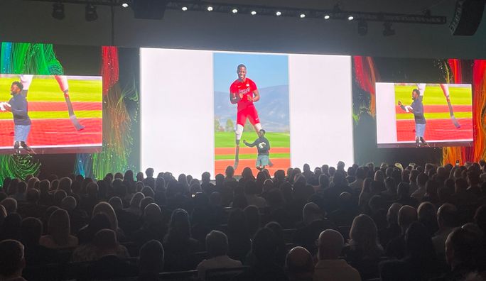 2025 USTOA Conference and Marketplace keynote speaker Blake Leeper gets the crowd fired up