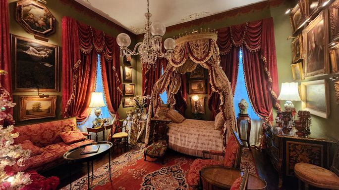 A bedroom inside Sunnyside Bed & Breakfast in Natchez, Mississippi.