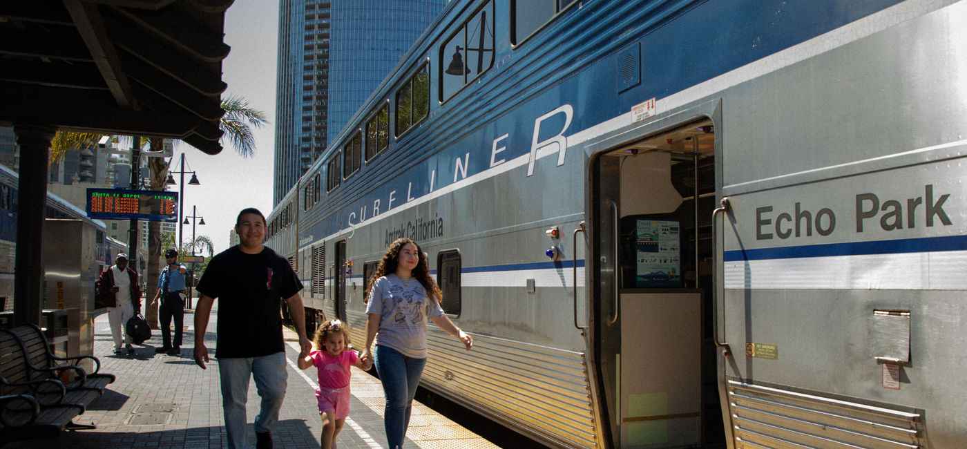 Image: Amtrak Pacific Surfliner and SeaWorld San Diego Launch New Travel and Ticket Discount Partnership (Photo Credit: Amtrak)