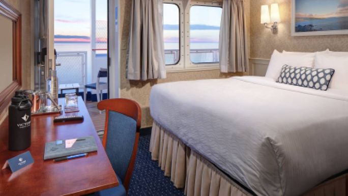 Victory Cruise Lins bedroom