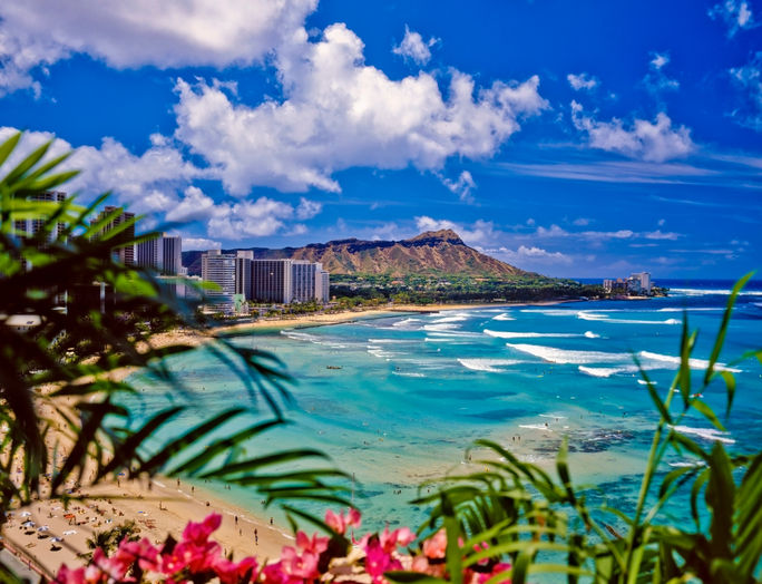 Waikiki Beach and Diamond Head, Honolulu, Hawaii.